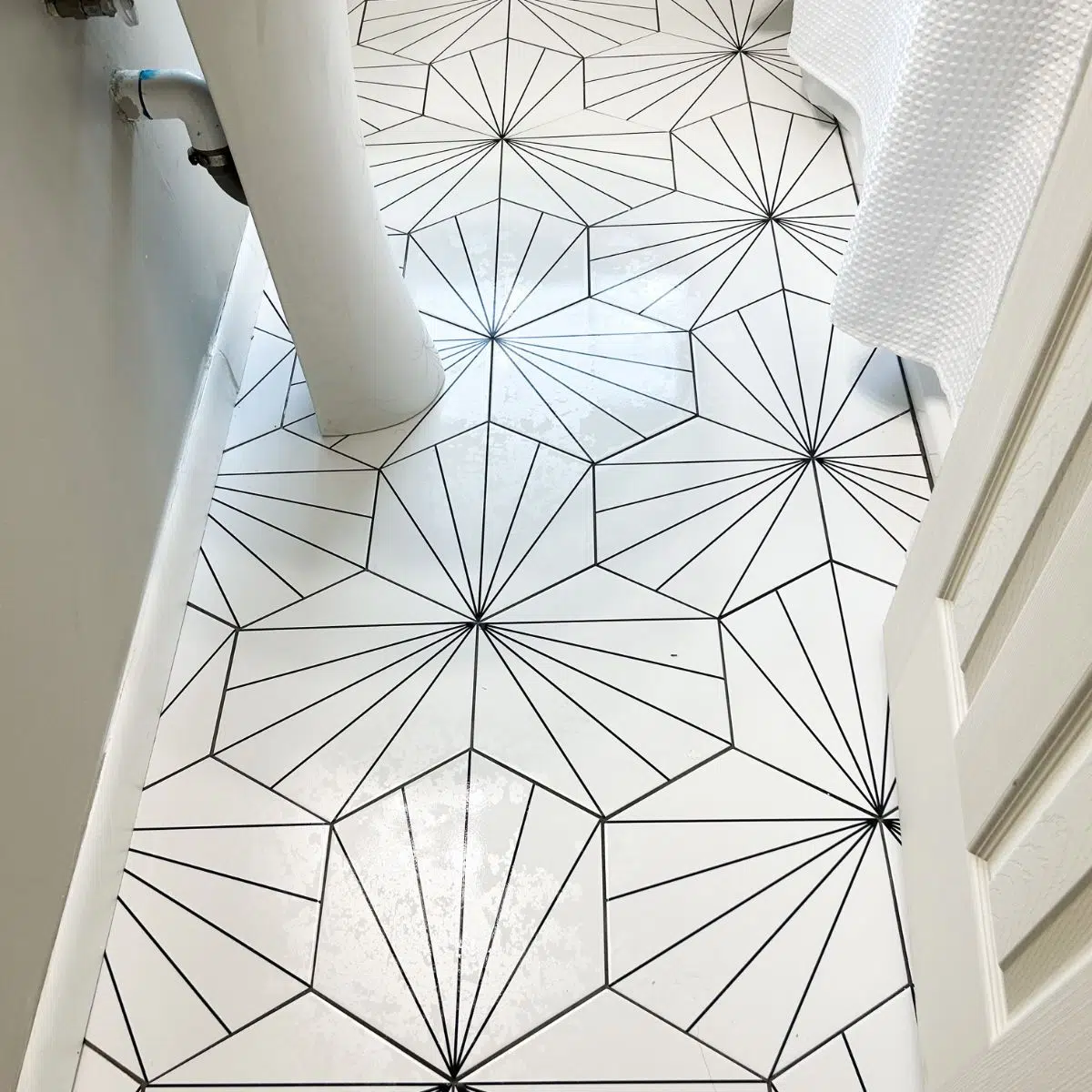 tile floors black and white