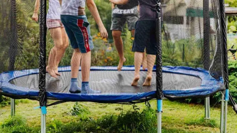 Kids playing in the trampoline