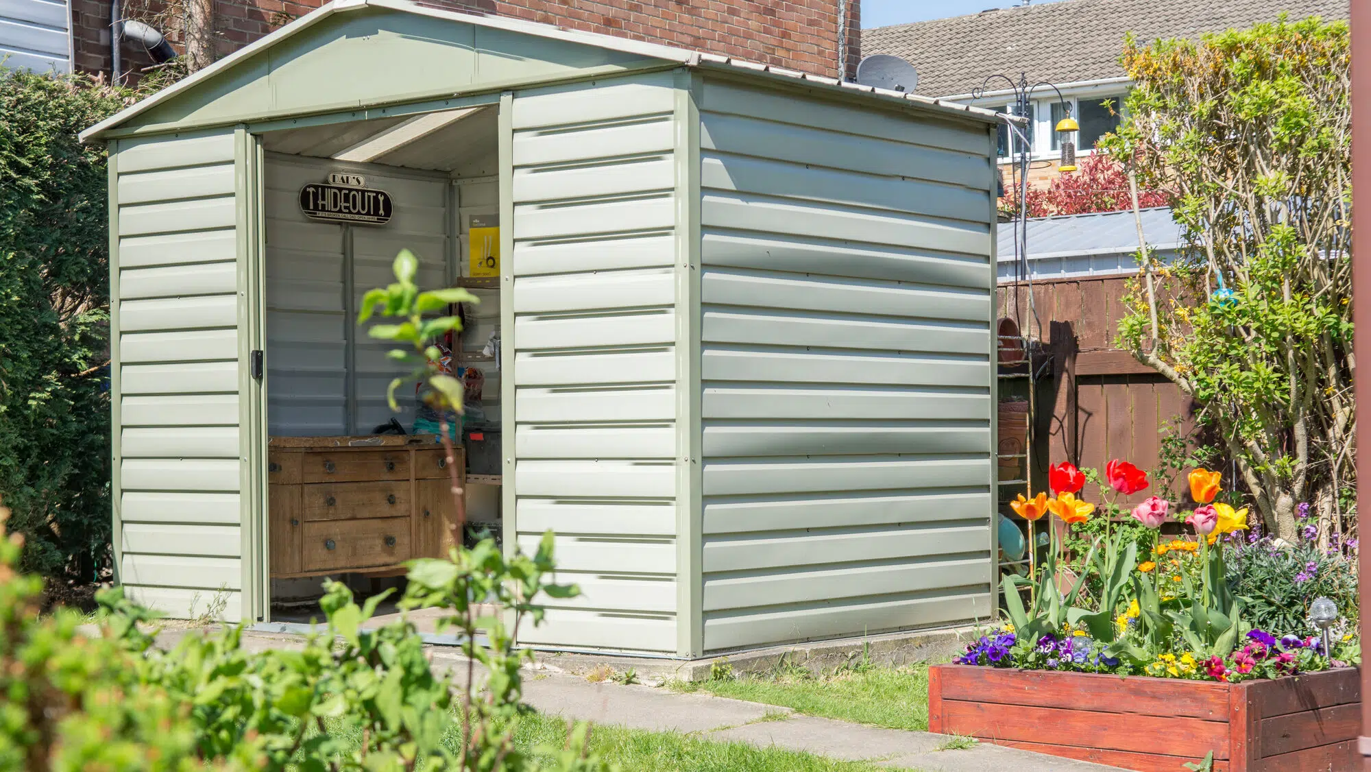 A clear picture of a british garden.