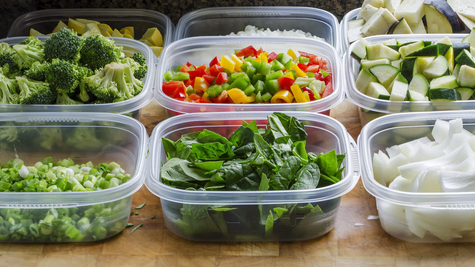 plastic containers with food