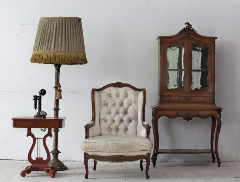 Vintage Furniture Pieces That Sell Fast in Resale Markets