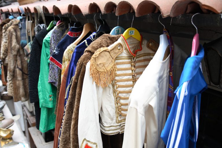 VINTAGE clothing thrifting
