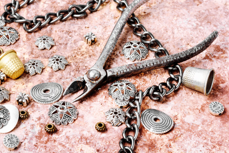 Stylish female jewelry made of chains, beads and pendants.Design and bijouterie — Photo jewelry making
