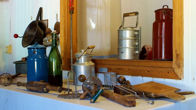 Don’t Pass These Vintage Kitchen Pieces at a Yard Sale (They’re Worth Every Penny)