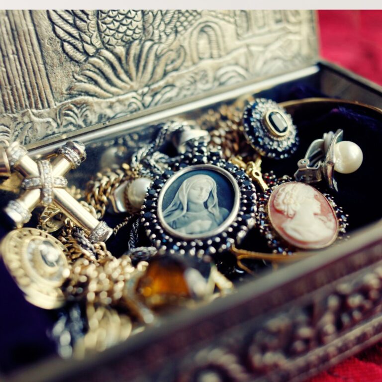 Before You Clean Out Grandma’s Jewelry Box, Know That Some Pieces Could Be Worth a Small Fortune