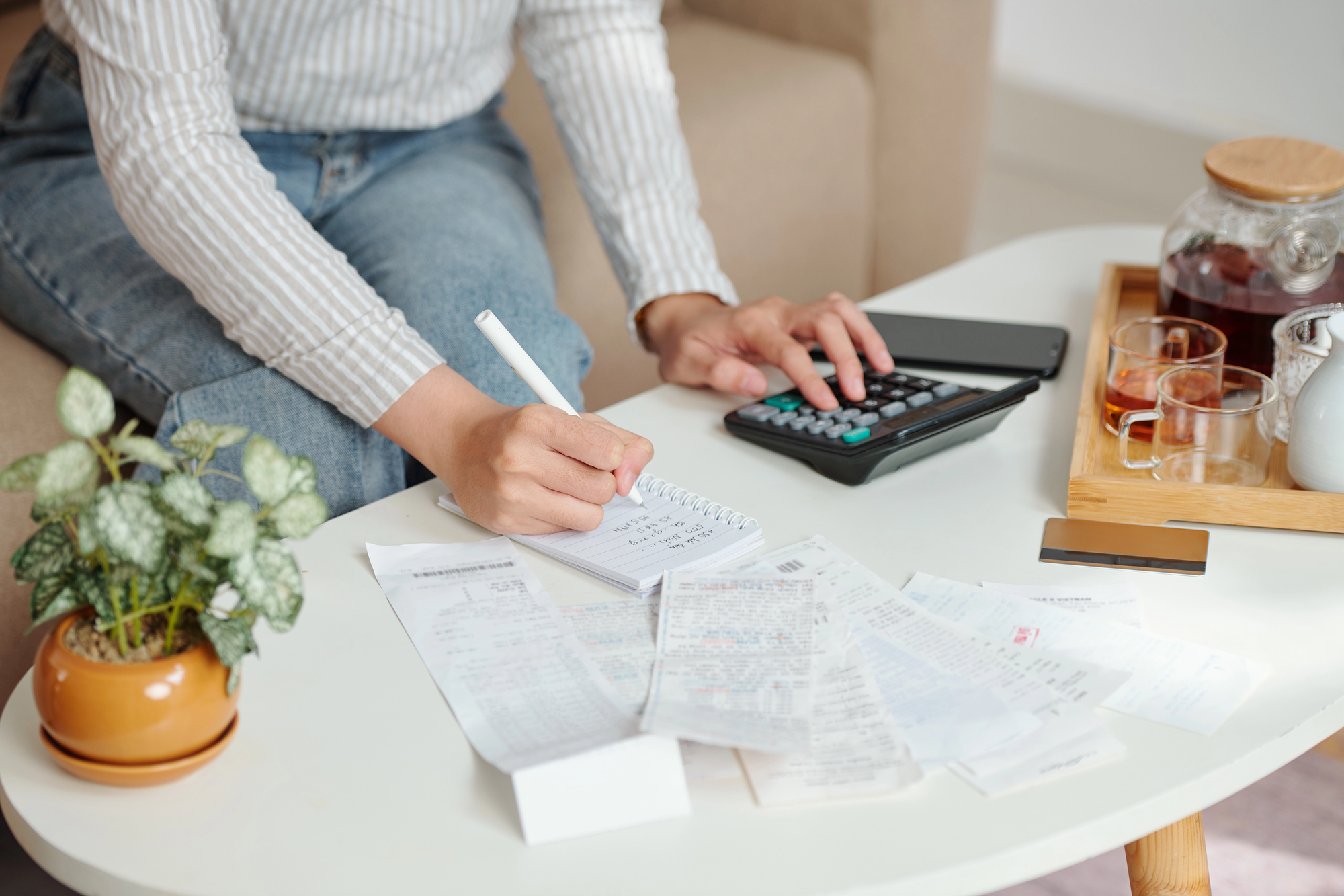 looking at montly bills calculator