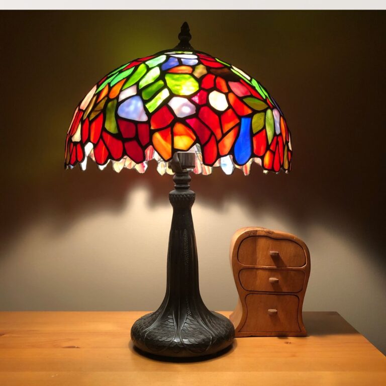 These Vintage Lamps Are Selling for Thousands—and Many People Don’t Realize They Own One