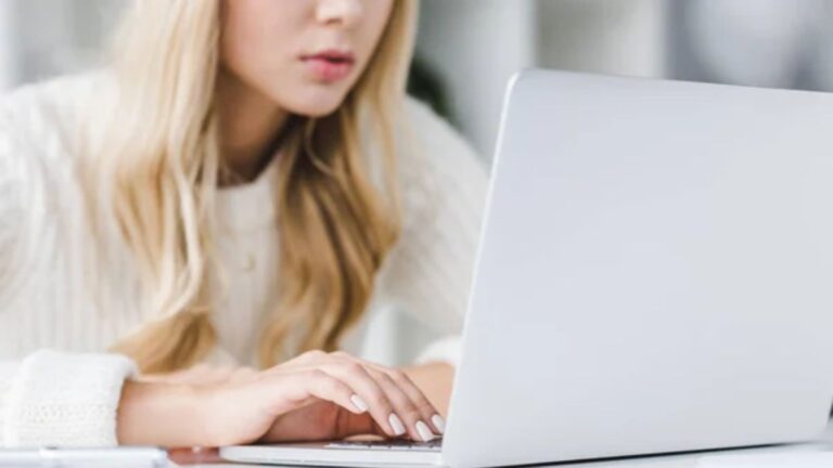 Woman Moves Back in With Her Mom to Save Money—But Things Take an Unexpected Turn