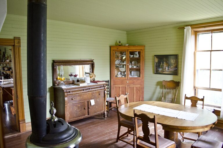 14 Estate Sale Kitchen Finds Most Shoppers Walk Right Past