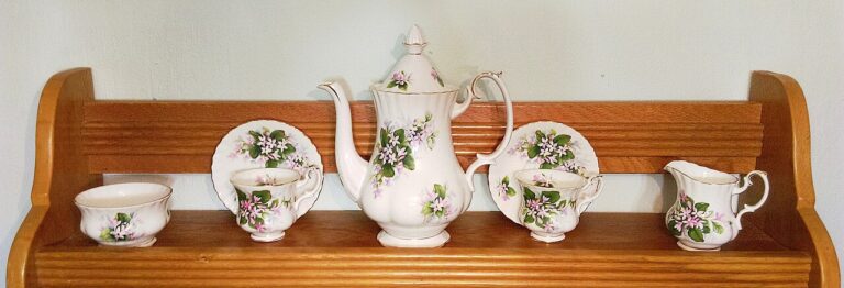 Before You Donate Grandma’s Dishes, See If Any of These Valuable Pieces Are Hiding in the Stack