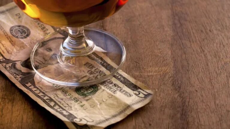 Why Takeout Tipping Is So Confusing—and What Staff Want Customers to Know