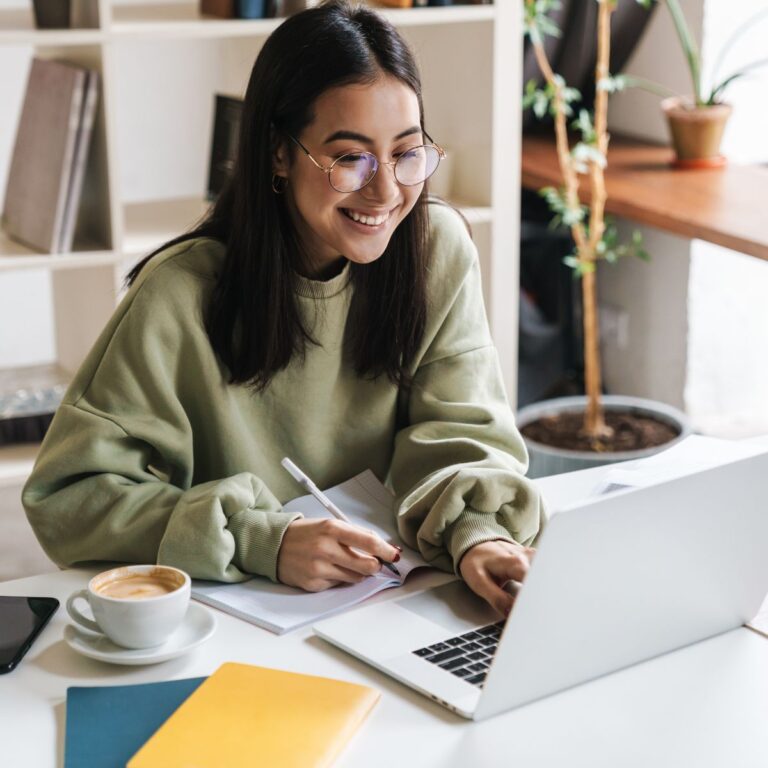 21 Side Hustles You Can Do on Your Lunch Break to Make Extra Money