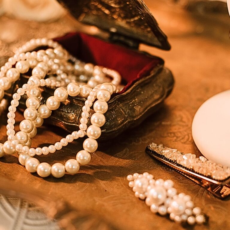 9 Vintage Costume Jewelry Brands People Walk Past Without Realizing Their True Value