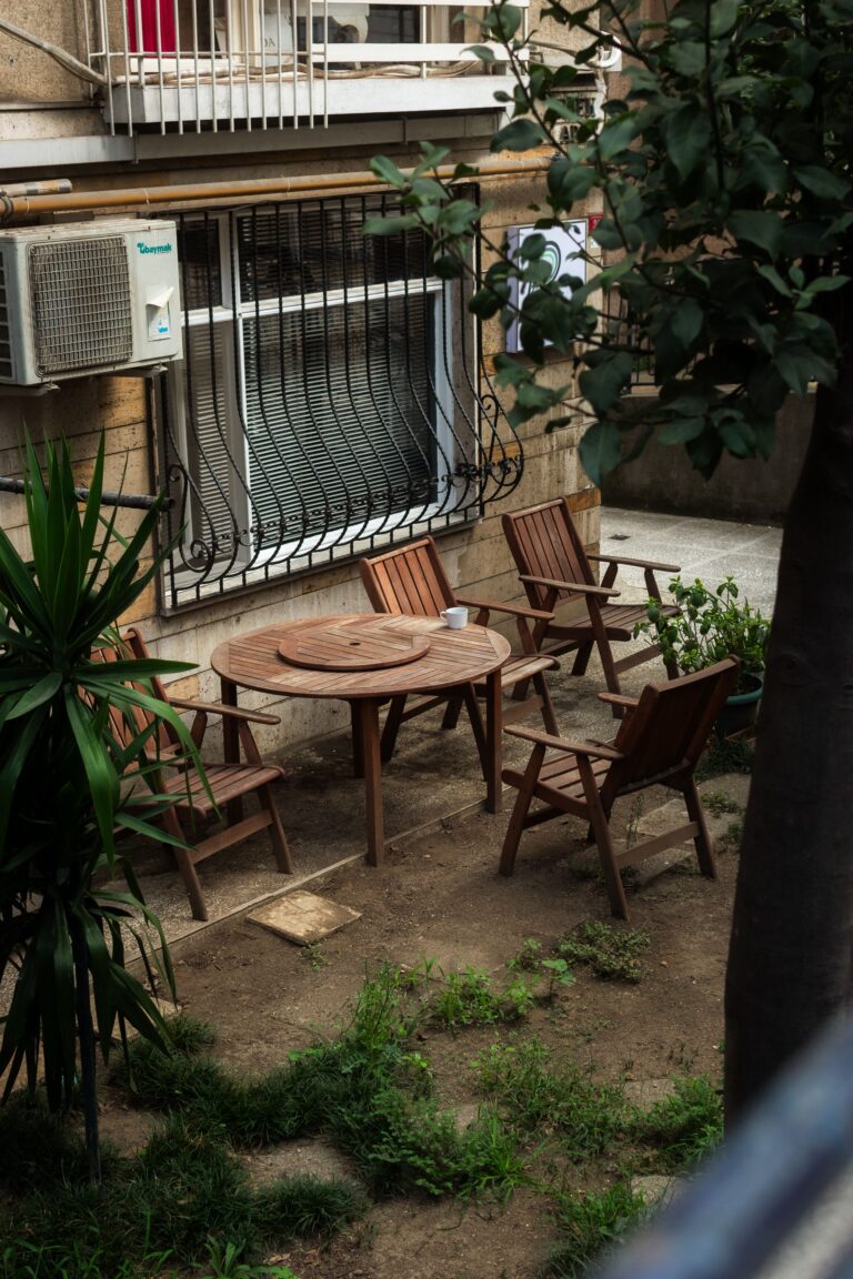 Their Neighbor Keeps Using Their Yard and Driveway Like They’re His — The New Tenant Wants It to Stop